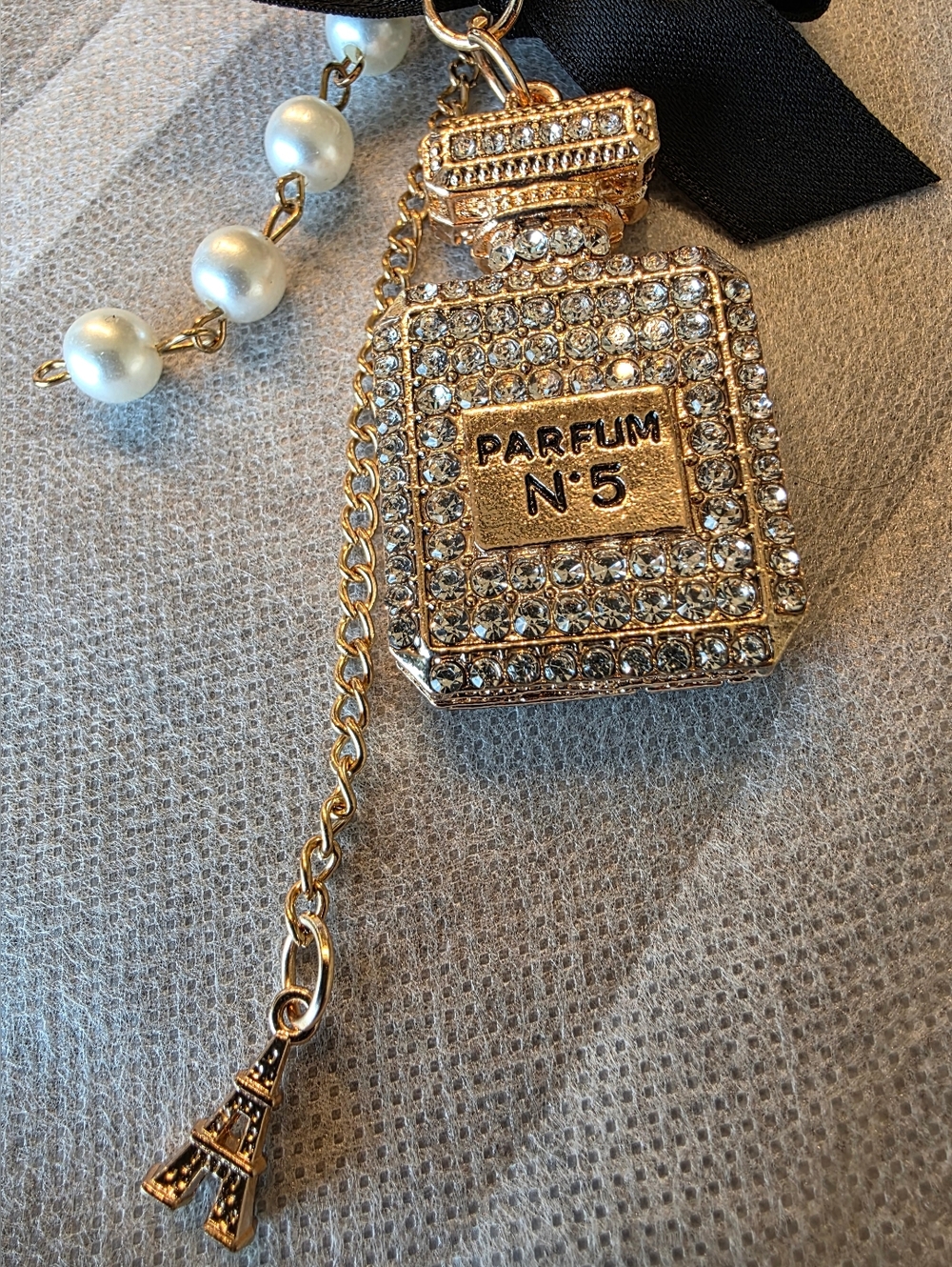 "N°5" Perfume Bottle"Fashion Keychain & Bag Charm - Picture 2 of 3
